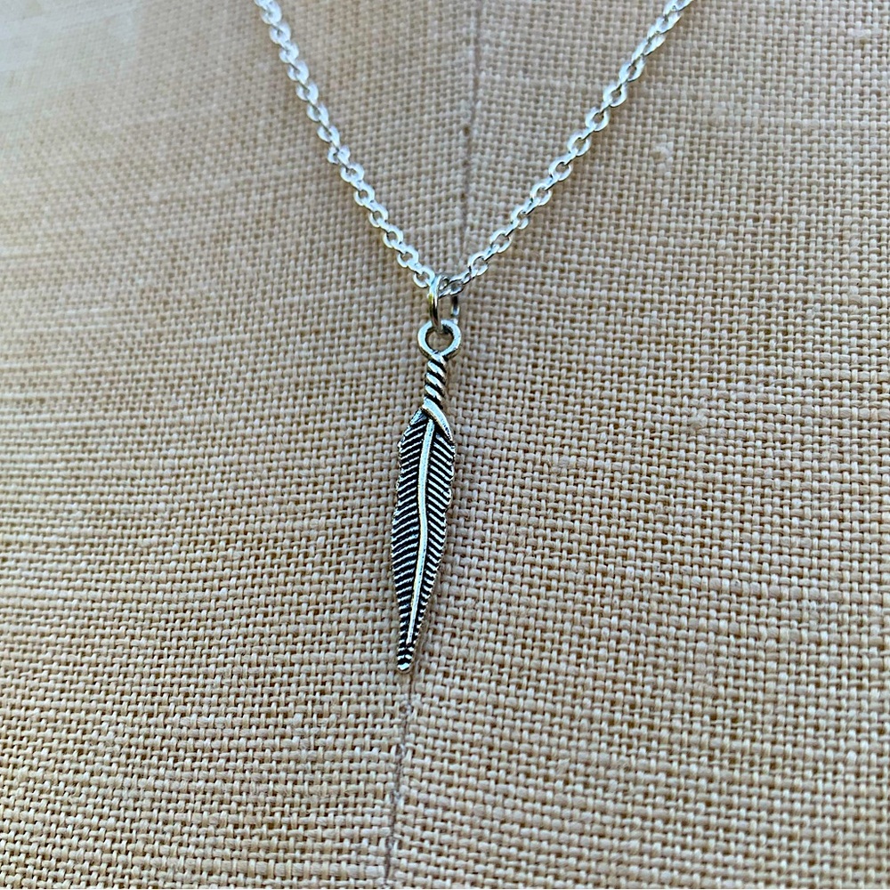 NWT Sterling Silver Plated Chain with Feather Charm Necklace
